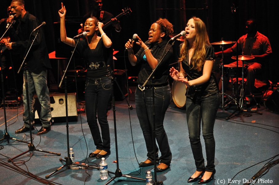 Evry Daily Photo - Telethon Evry 2010 - Concert Evry University Gospel - large - 5244092268.jpg